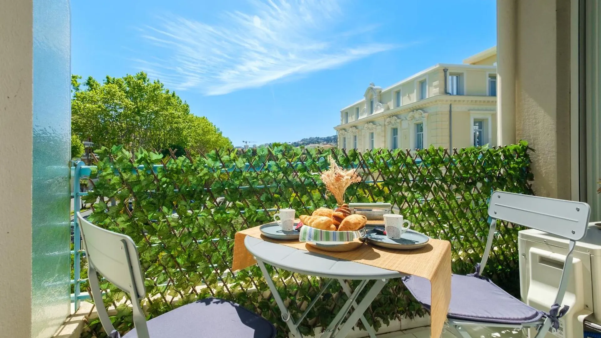 La Grande Bleue, Magnifique T2 Climatise, Proche De La Mer Menton 0*,  França